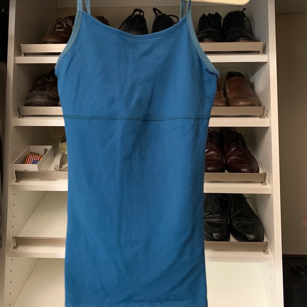 Beyond Yoga shelf bra tank top. Blue. Medium.